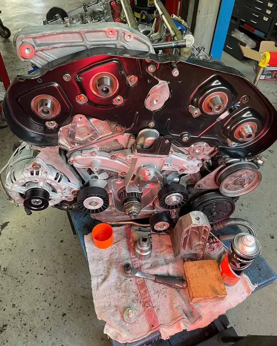 Steuerseite des Alfa Romeo 3.2 V6 mit erneuertem Riementrieb